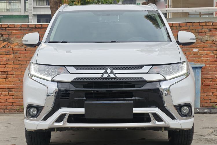 Used Mitsubishi Outlander 2021 2.0L Two-Wheel Drive Comfort Edition 7 Seats Exterior 1