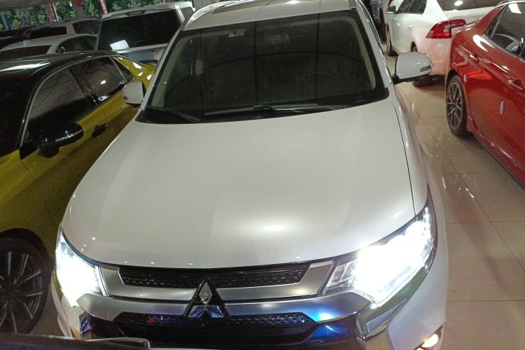 Used Mitsubishi Outlander 2021 2.4L 4x4 Zhi Xiang Edition 7 Seats Exterior 1