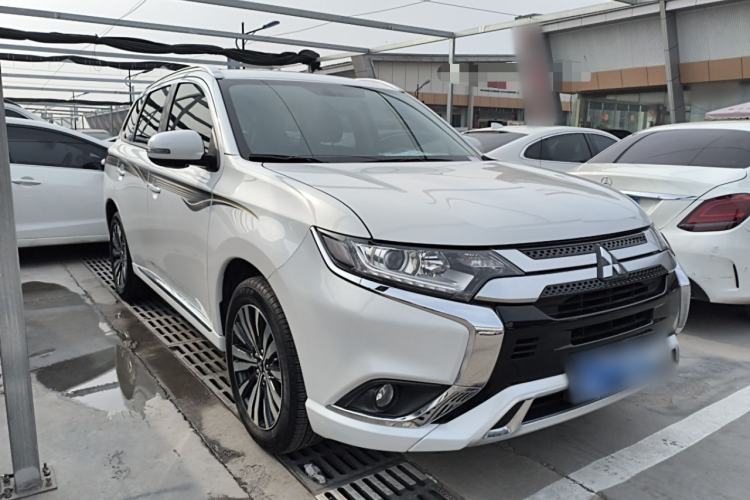 Used Mitsubishi Outlander 2021 Revised Version 2.0L Two-Wheel Drive Comfort Edition 7 Seats Exterior 1
