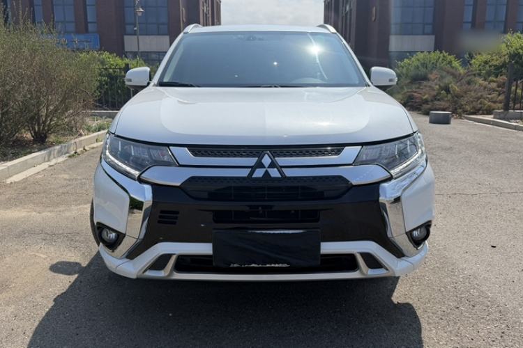 Used Mitsubishi Outlander 2021 2.4L 4x4 Zhi Xiang Edition 7 Seats Exterior 1