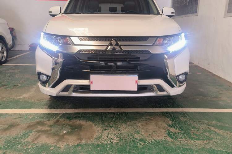 Used Mitsubishi Outlander 2021 2.0L Two-Wheel Drive Comfort Edition 5 Seats Exterior 1