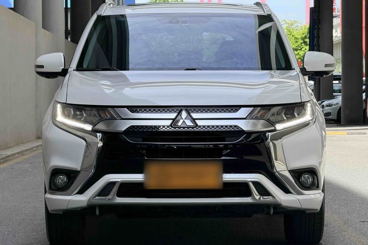 Used Mitsubishi Outlander 2021 2.4L 4x4 Zhi Xiang Edition 7 Seats Exterior 1