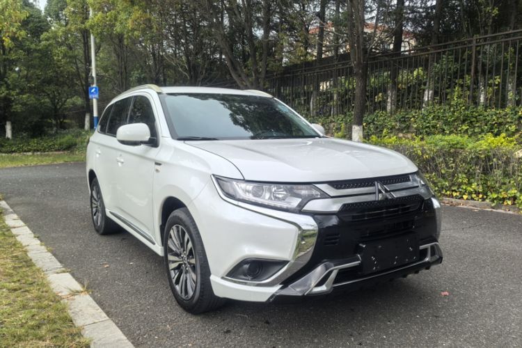 Used Mitsubishi Outlander 2021 Revised Version 2.0L Two-Wheel Drive Comfort Edition 5 Seats Exterior 2