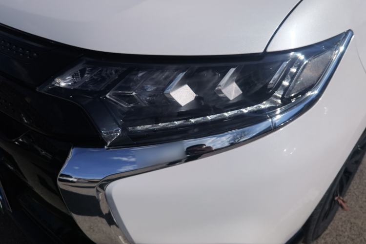 Used Mitsubishi Outlander 2021 2.4L 4x4 DynaDrive Edition 5 Seats Exterior 2