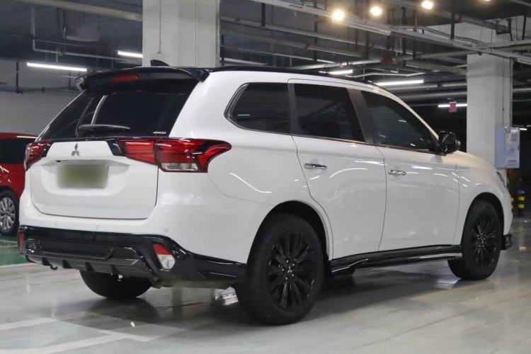 Used Mitsubishi Outlander 2021 2.4L 4x4 DynaDrive Edition 5 Seats Exterior 2