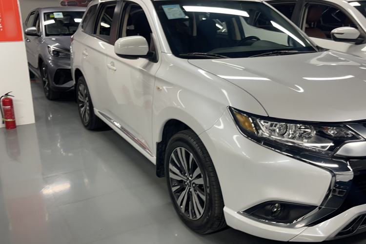 Used Mitsubishi Outlander 2021 2.0L Two-Wheel Drive Comfort Edition 5 Seats Exterior 2