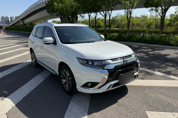 Used Mitsubishi Outlander 2021 2.4L 4x4 Zhi Xiang Edition 7 Seats Exterior 2
