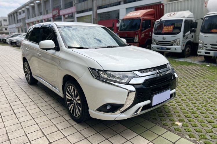 Used Mitsubishi Outlander 2021 2.0L Two-Wheel Drive Comfort Edition 5 Seats Exterior 2