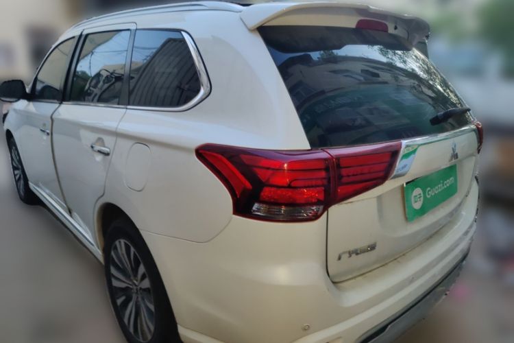 Used Mitsubishi Outlander 2021 2.4L 4x4 Zhi Xiang Edition 7 Seats Exterior 2