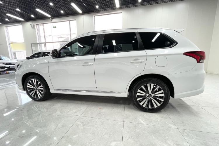 Used Mitsubishi Outlander 2021 Revised Version 2.0L Two-Wheel Drive Comfort Edition 7 Seats Exterior 2