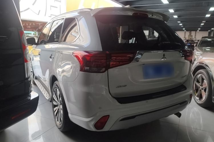 Used Mitsubishi Outlander 2021 2.4L 4x4 Zhi Xiang Edition 7 Seats Exterior 2