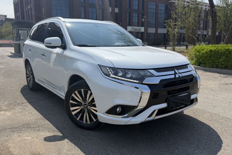 Used Mitsubishi Outlander 2021 2.4L 4x4 Zhi Xiang Edition 7 Seats Exterior 2