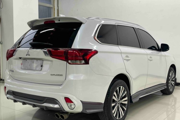 Used Mitsubishi Outlander 2021 2.0L Two-Wheel Drive Comfort Edition 5 Seats Exterior 2