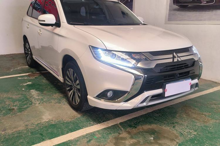 Used Mitsubishi Outlander 2021 2.0L Two-Wheel Drive Comfort Edition 5 Seats Exterior 2