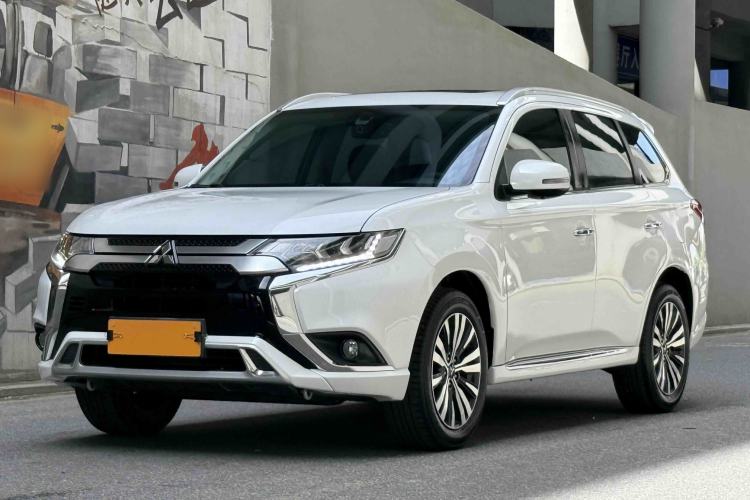 Used Mitsubishi Outlander 2021 2.4L 4x4 Zhi Xiang Edition 7 Seats Exterior 2