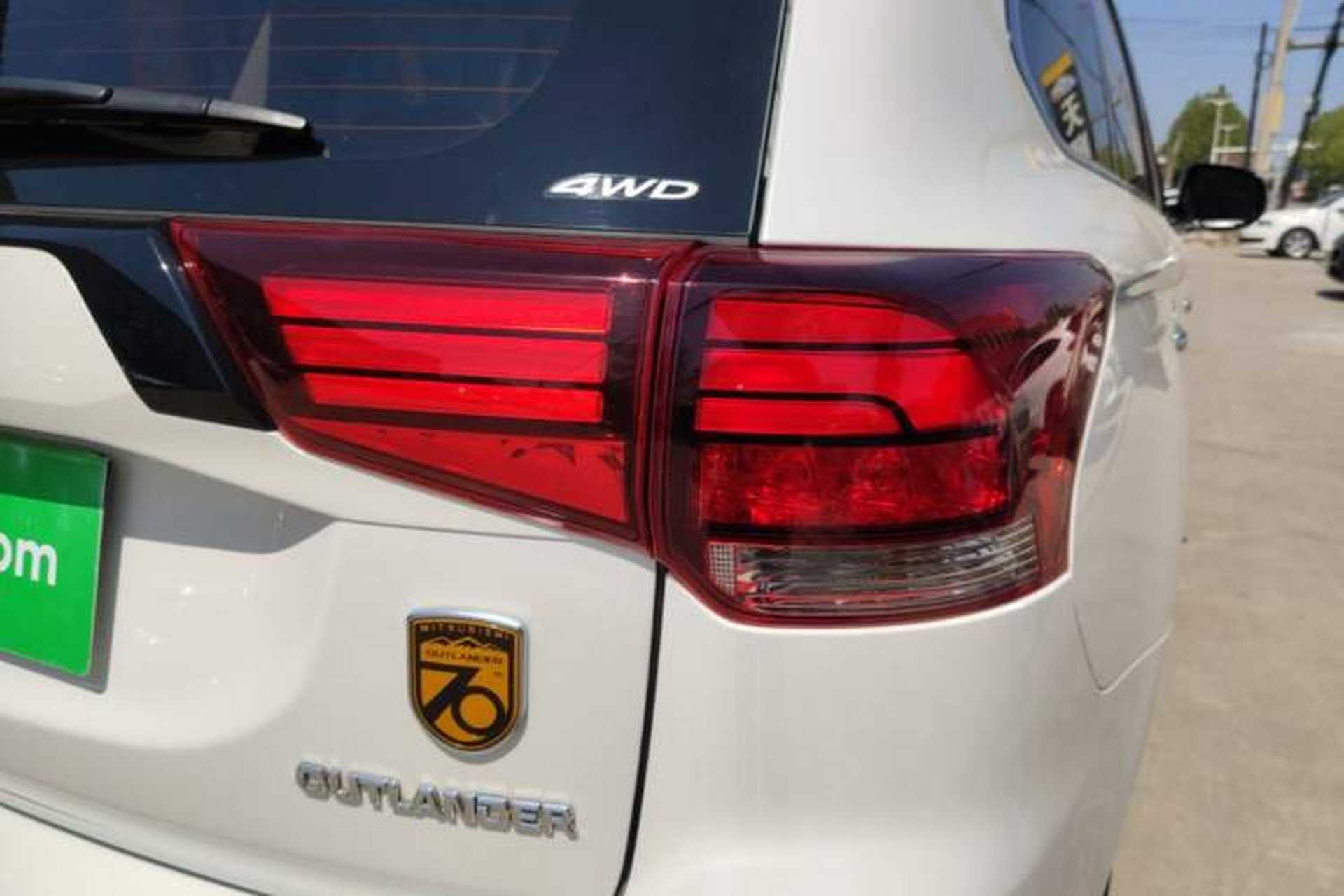 Used Mitsubishi Outlander 2021 2.4L 4x4 DynaDrive Edition 5 Seats Exterior 3