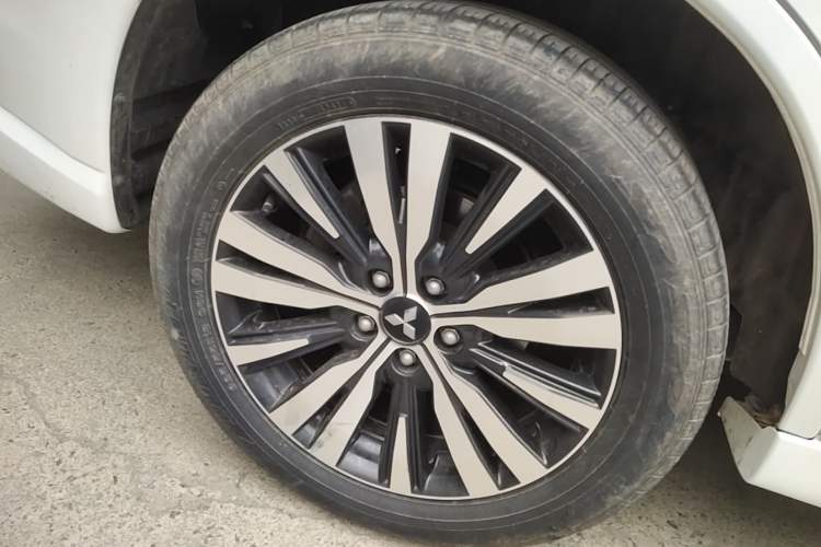 Used Mitsubishi Outlander 2021 2.0L Two-Wheel Drive Comfort Edition 5 Seats Exterior 3