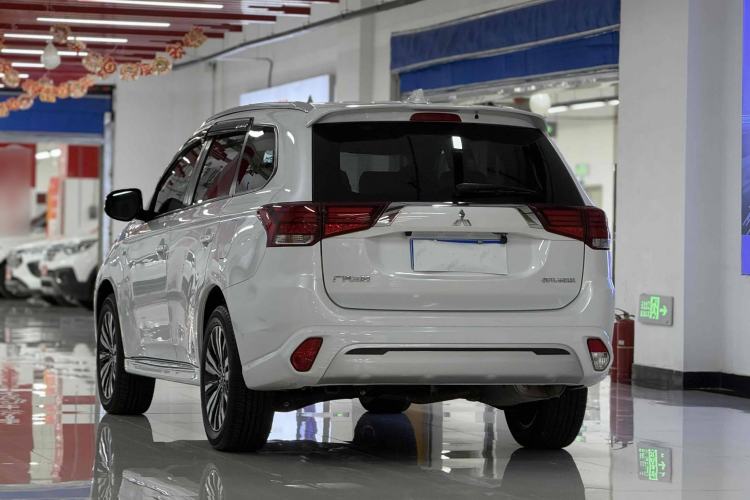 Used Mitsubishi Outlander 2021 Revised Version 2.0L Two-Wheel Drive Comfort Edition 5 Seats Exterior 3
