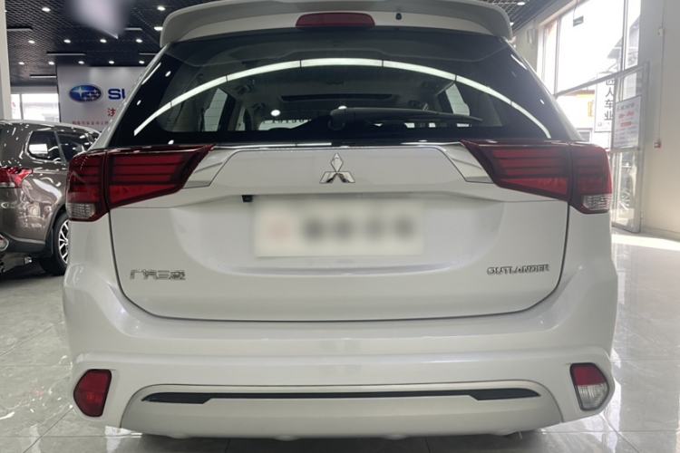 Used Mitsubishi Outlander 2021 2.0L Two-Wheel Drive Comfort Edition 7 Seats Exterior 3