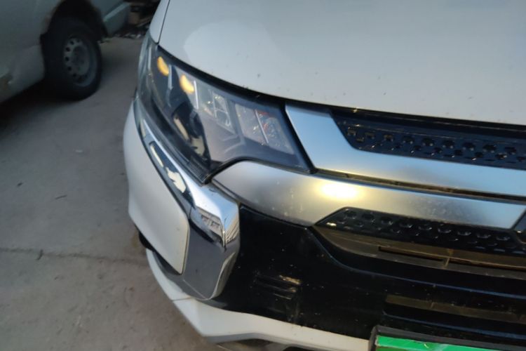Used Mitsubishi Outlander 2021 2.4L 4x4 Zhi Xiang Edition 7 Seats Exterior 3