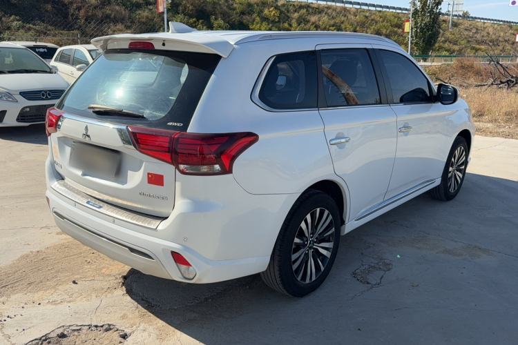Used Mitsubishi Outlander 2021 2.4L 4x4 Zhi Xiang Edition 7 Seats Exterior 3