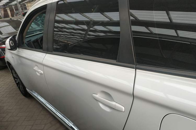 Used Mitsubishi Outlander 2021 Revised Version 2.0L Two-Wheel Drive Comfort Edition 5 Seats Exterior 3