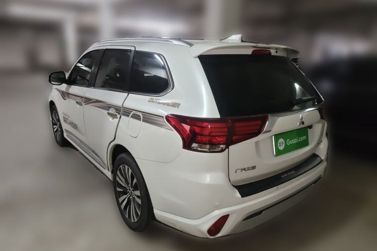 Used Mitsubishi Outlander 2021 2.4L 4x4 Zhi Xiang Edition 7 Seats Exterior 3