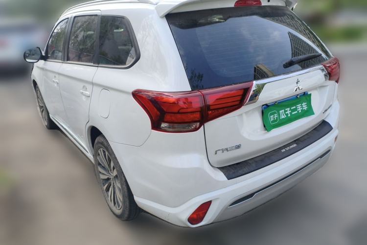 Used Mitsubishi Outlander 2021 Revised Version 2.0L Two-Wheel Drive Enjoyment Edition 5 Seats Exterior 3