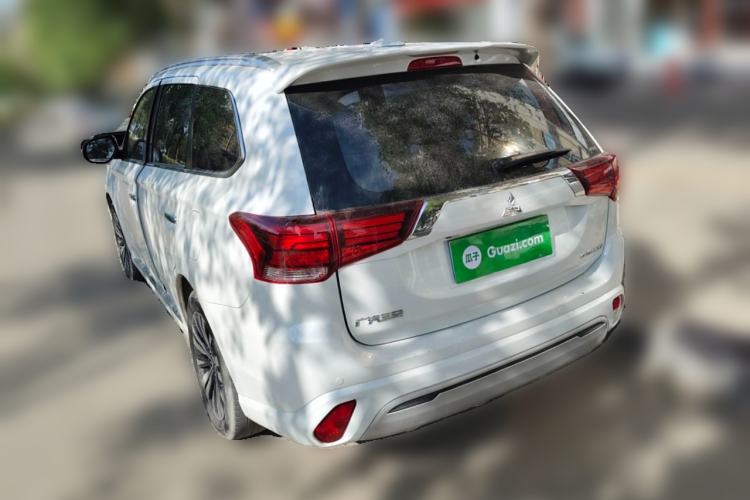 Used Mitsubishi Outlander 2021 2.4L 4x4 Zhi Xiang Edition 7 Seats Exterior 3