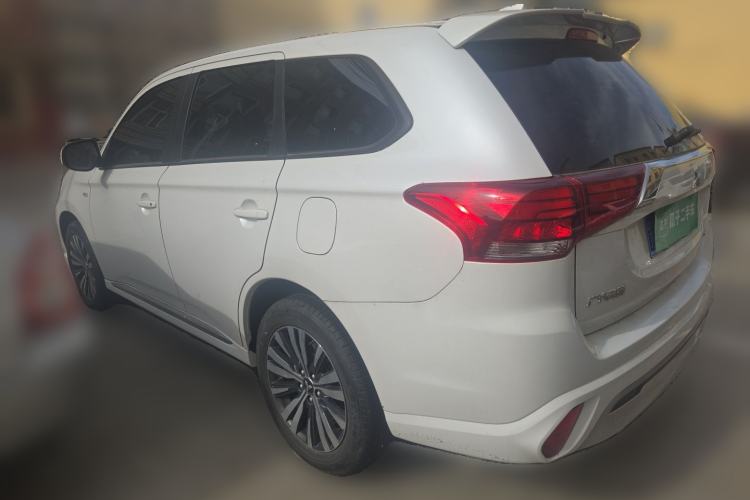 Used Mitsubishi Outlander 2021 Revised Version 2.0L Two-Wheel Drive Comfort Edition 5 Seats Exterior 3