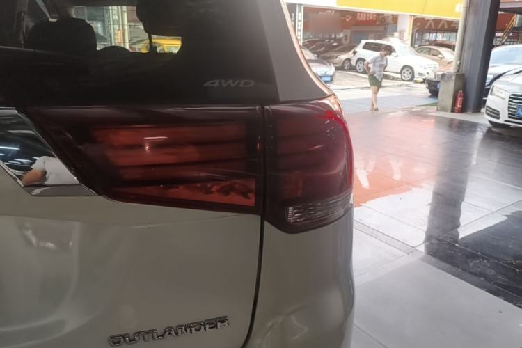 Used Mitsubishi Outlander 2021 2.4L 4x4 Zhi Xiang Edition 7 Seats Exterior 3