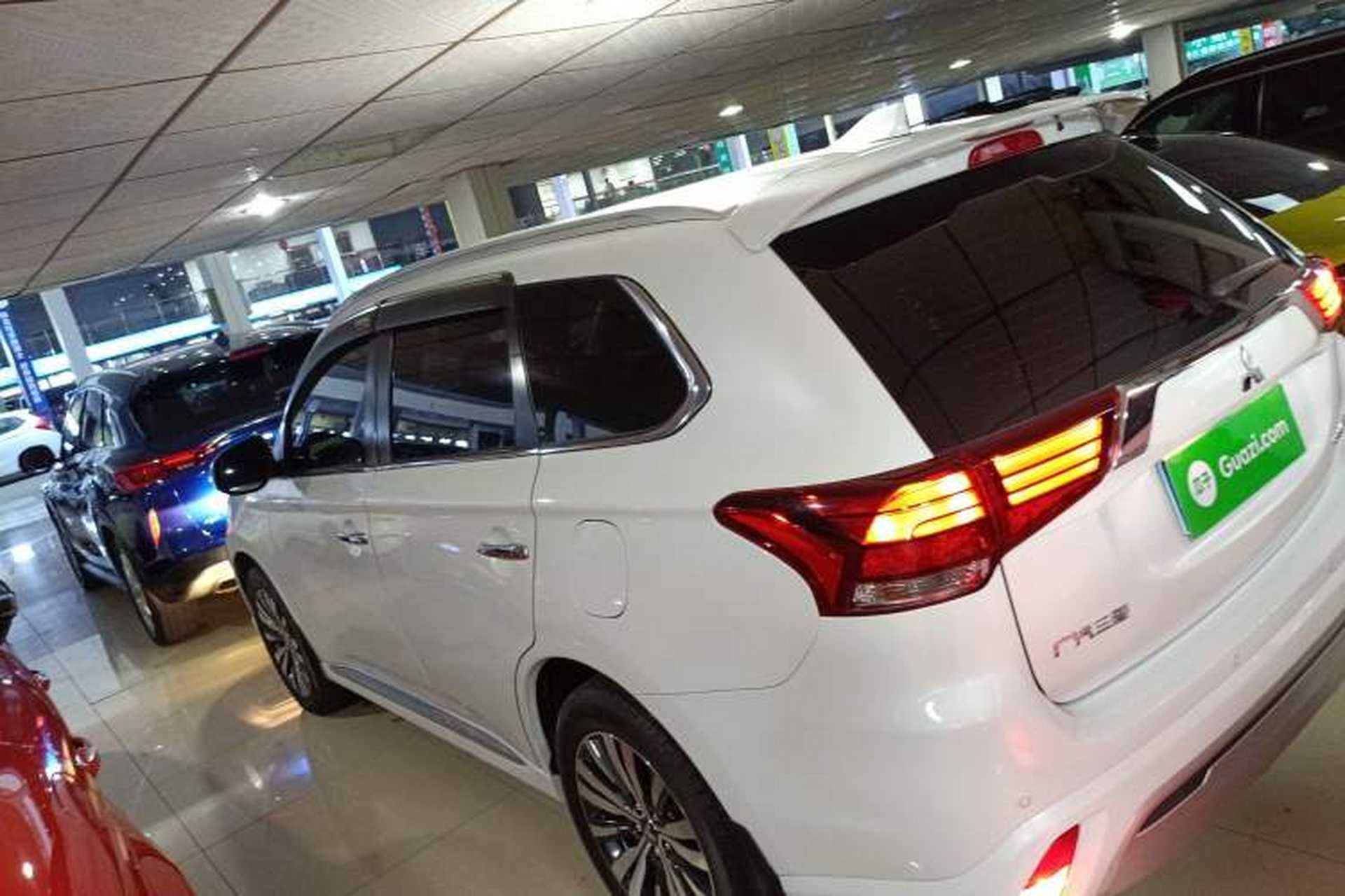 Used Mitsubishi Outlander 2021 2.4L 4x4 Zhi Xiang Edition 7 Seats Exterior 3