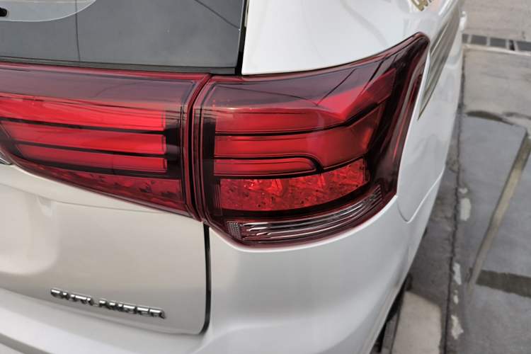 Used Mitsubishi Outlander 2021 Revised Version 2.0L Two-Wheel Drive Comfort Edition 7 Seats Exterior 3