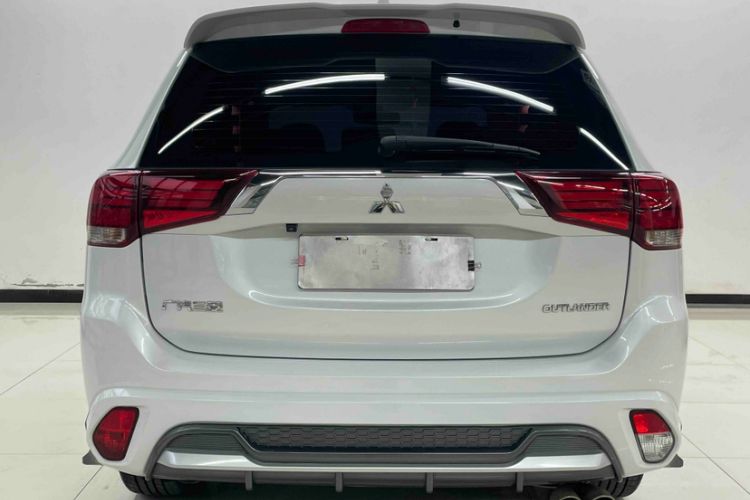 Used Mitsubishi Outlander 2021 2.0L Two-Wheel Drive Comfort Edition 5 Seats Exterior 3