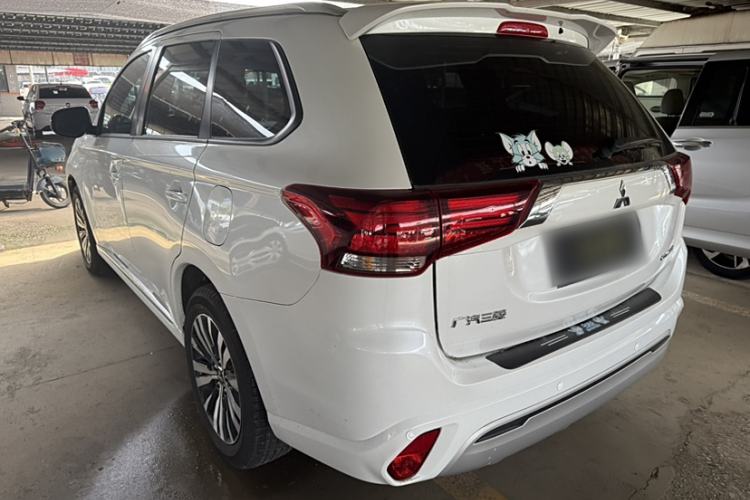 Used Mitsubishi Outlander 2021 Revised Version 2.0L Two-Wheel Drive Comfort Edition 5 Seats Exterior 3