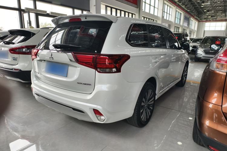 Used Mitsubishi Outlander 2021 Revised Version 2.0L Two-Wheel Drive Comfort Edition 5 Seats Exterior 3