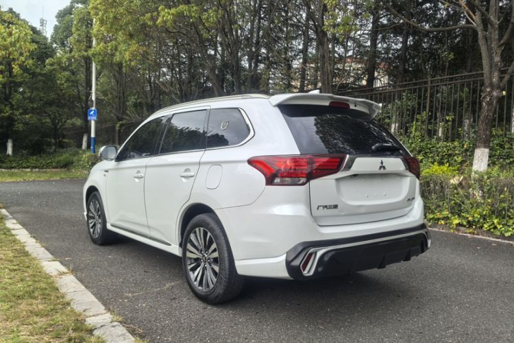Used Mitsubishi Outlander 2021 Revised Version 2.0L Two-Wheel Drive Comfort Edition 5 Seats Exterior 4