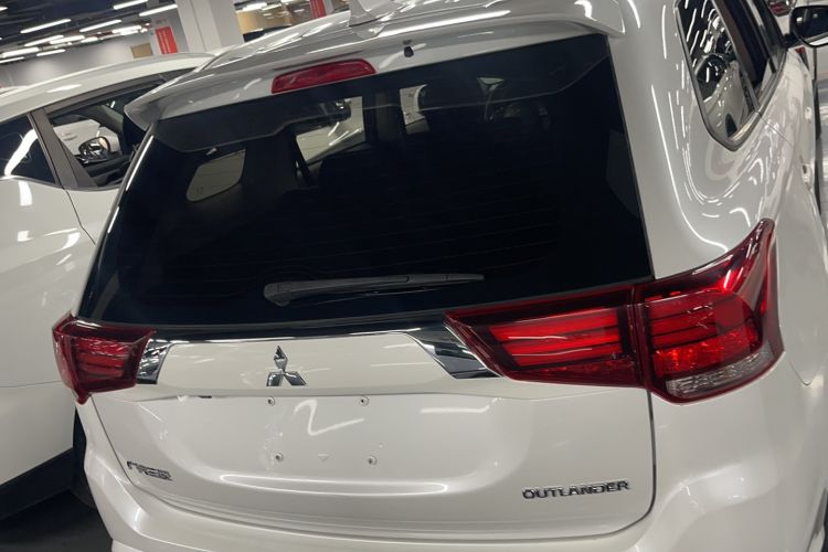 Used Mitsubishi Outlander 2021 2.0L Two-Wheel Drive Comfort Edition 5 Seats Exterior 4