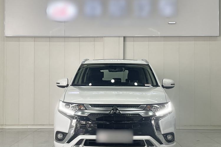 Used Mitsubishi Outlander 2021 2.0L Two-Wheel Drive Comfort Edition 7 Seats Exterior 4
