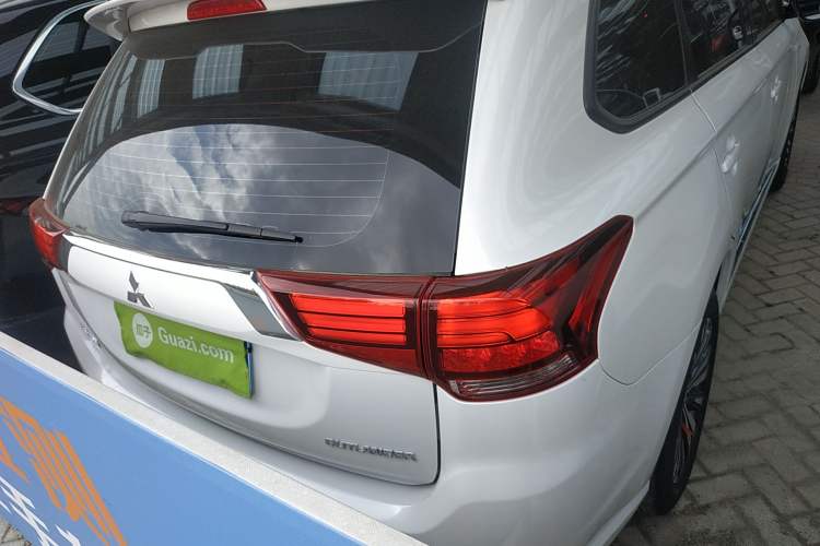 Used Mitsubishi Outlander 2021 Revised Version 2.0L Two-Wheel Drive Comfort Edition 5 Seats Exterior 4