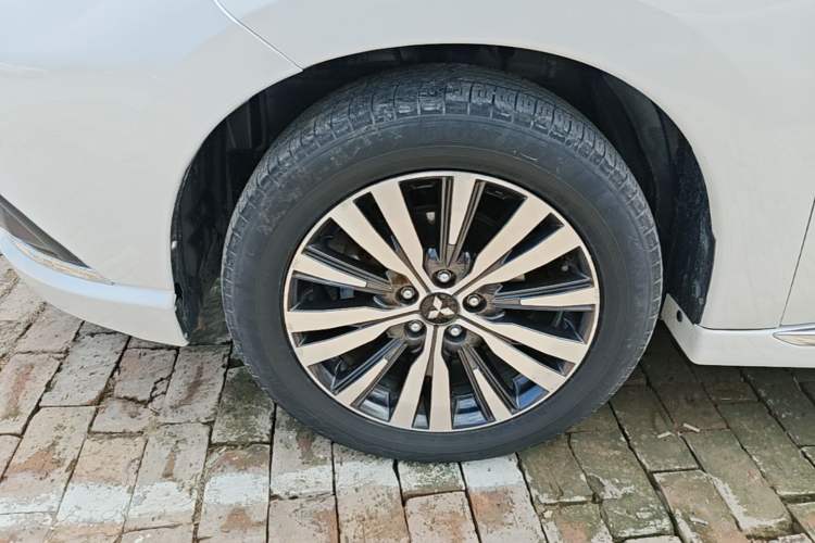 Used Mitsubishi Outlander 2021 2.0L Two-Wheel Drive Comfort Edition 5 Seats Exterior 4
