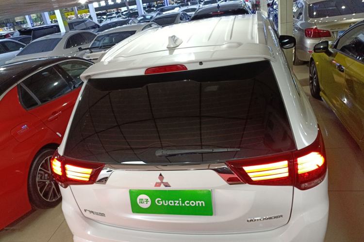 Used Mitsubishi Outlander 2021 2.4L 4x4 Zhi Xiang Edition 7 Seats Exterior 4