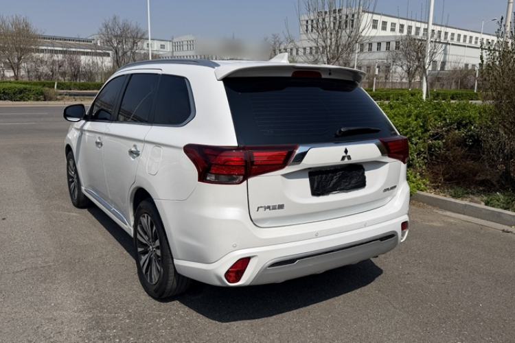 Used Mitsubishi Outlander 2021 2.4L 4x4 Zhi Xiang Edition 7 Seats Exterior 4