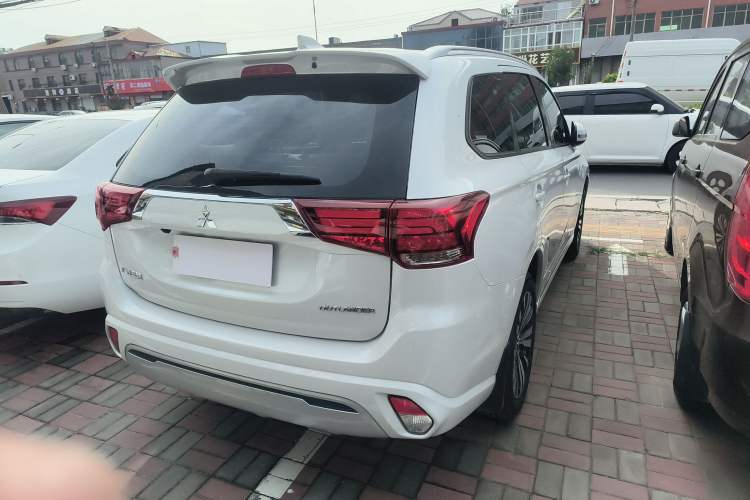 Used Mitsubishi Outlander 2021 2.0L Two-Wheel Drive Comfort Edition 5 Seats Exterior 4