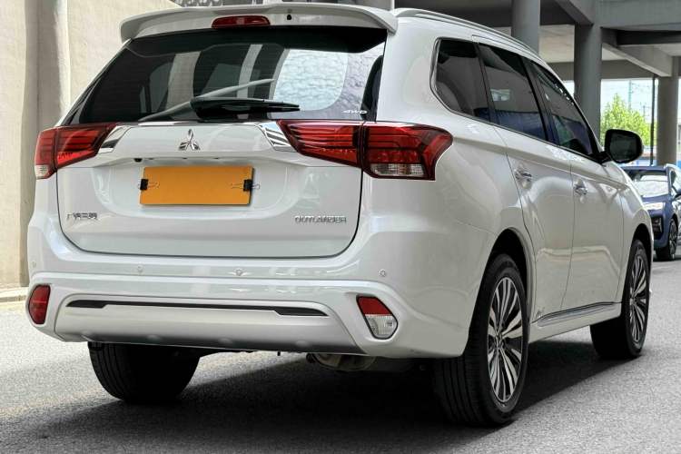 Used Mitsubishi Outlander 2021 2.4L 4x4 Zhi Xiang Edition 7 Seats Exterior 4