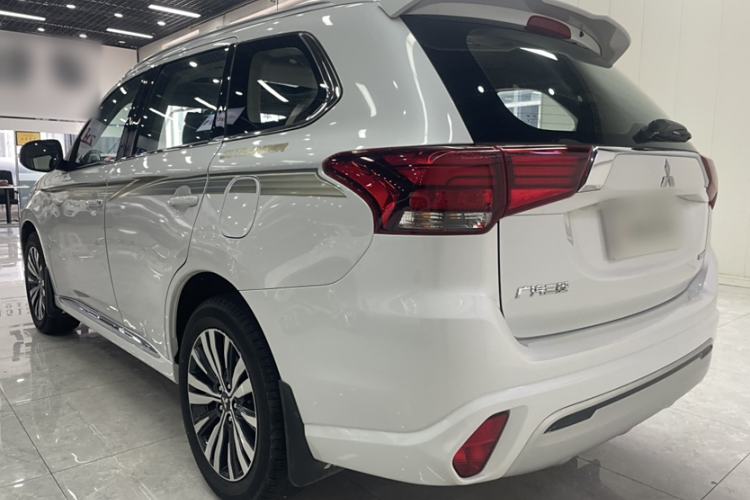 Used Mitsubishi Outlander 2021 2.0L Two-Wheel Drive Comfort Edition 7 Seats Exterior 5