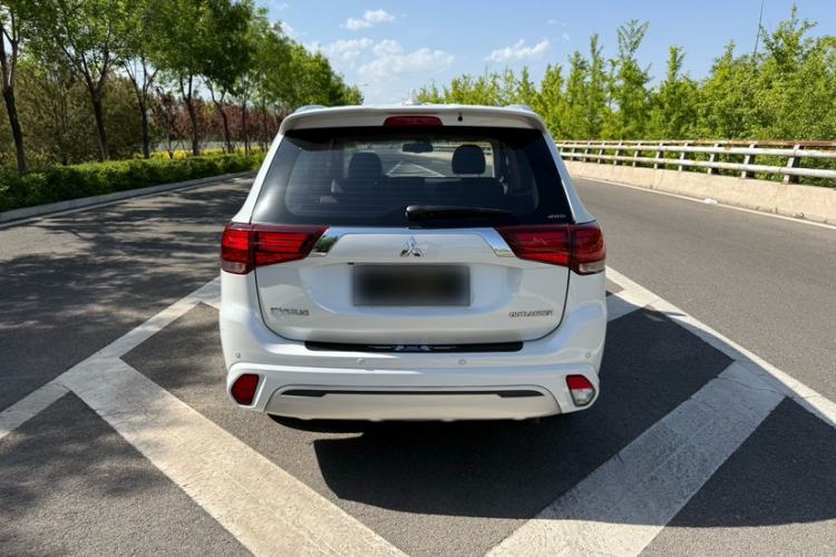 Used Mitsubishi Outlander 2021 2.4L 4x4 Zhi Xiang Edition 7 Seats Exterior 5