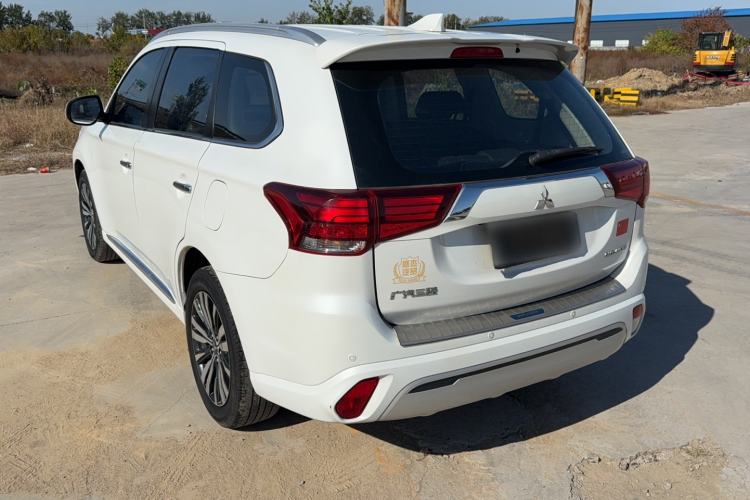 Used Mitsubishi Outlander 2021 2.4L 4x4 Zhi Xiang Edition 7 Seats Exterior 5