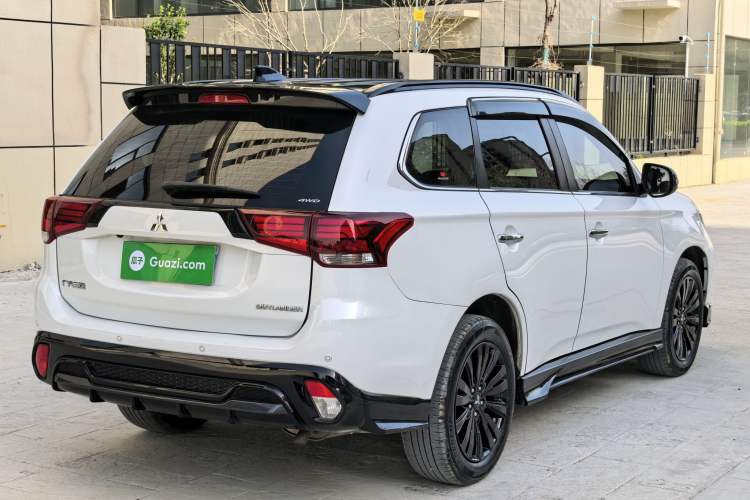 Used Mitsubishi Outlander 2021 2.4L 4x4 DynaDrive Edition 5 Seats Exterior 5