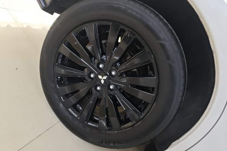 Used Mitsubishi Outlander 2021 2.4L 4x4 DynaDrive Edition 5 Seats Exterior 5